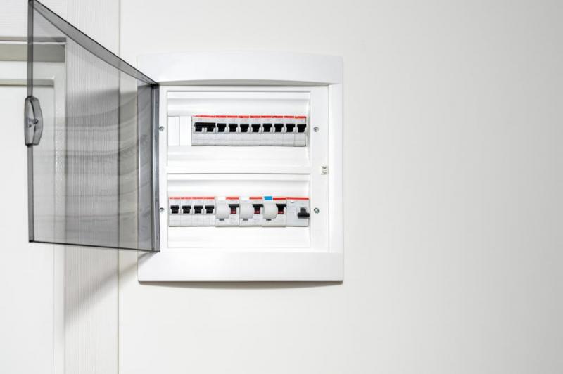 R&eacute;novation &eacute;lectrique dans le b&acirc;ti ancien, normes et s&eacute;curit&eacute;